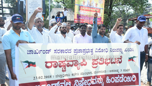PFI protes